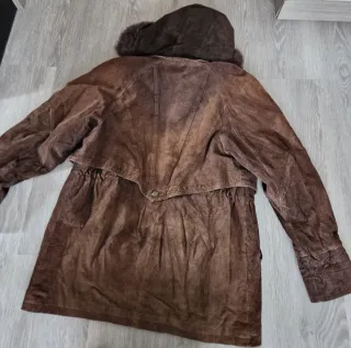 Chaqueta de ante con capucha y pelo