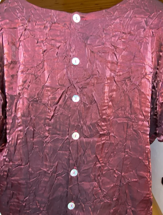 Traje chaqueta burdeos con blusa ideal fiesta