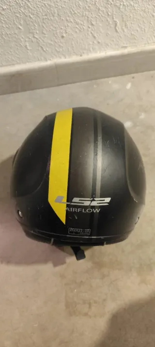 Casco LS2 Negro con Rayas Amarillas
