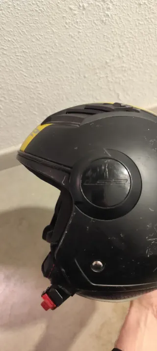 Casco LS2 Negro con Rayas Amarillas