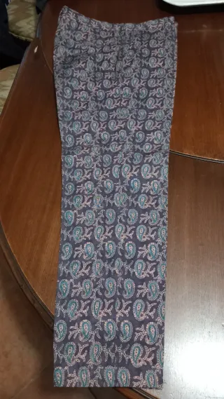 Pantaloni uomo fantasia.