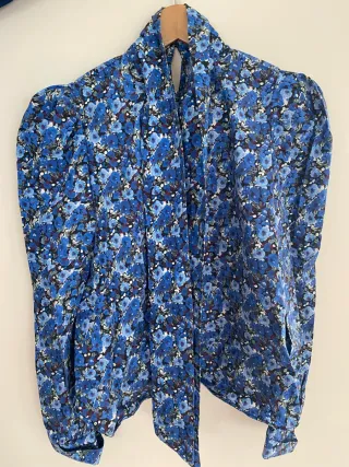 Blusa floral azul talla S