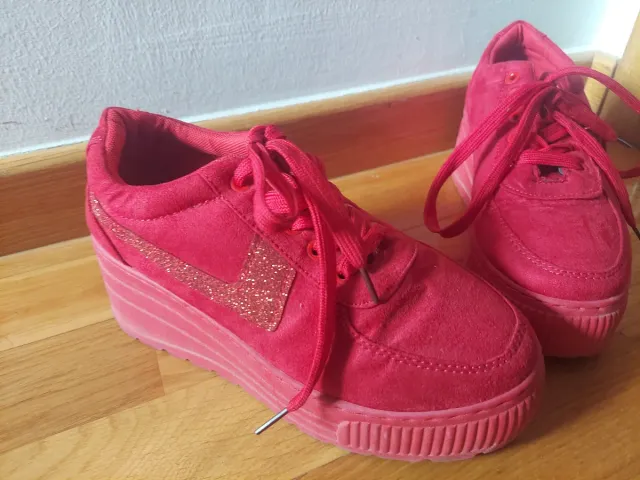 Zapatillas Rojas con Brillo