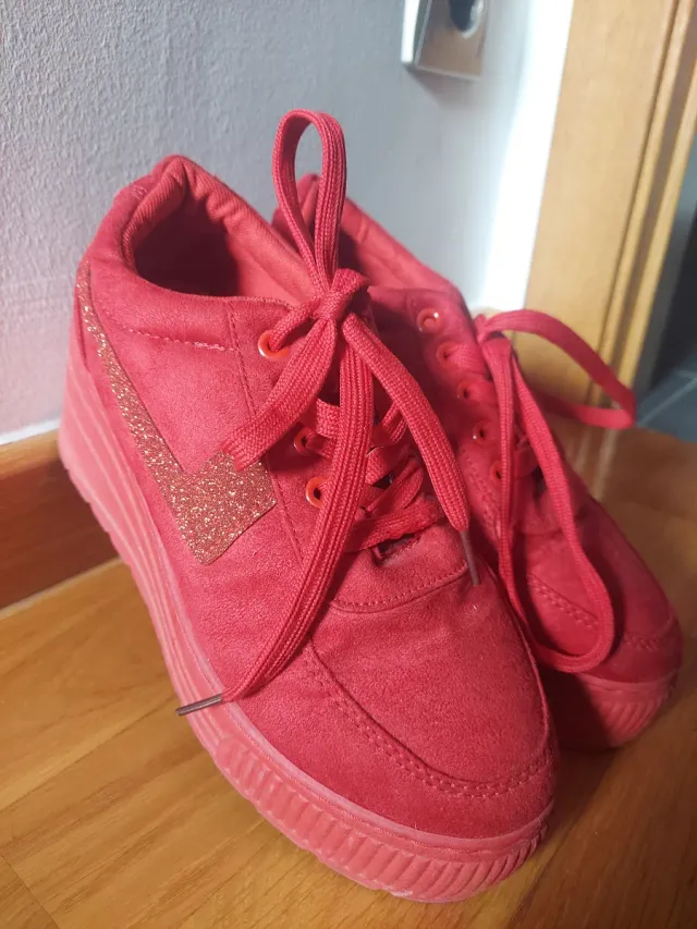 Zapatillas Rojas con Brillo