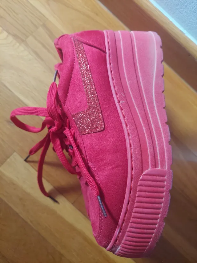 Zapatillas Rojas con Brillo