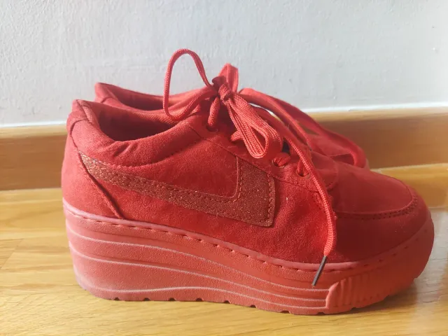 Zapatillas Rojas con Brillo