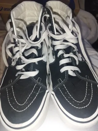 Zapatillas Vans Sk8-Hi Unisex Negras y Blancas