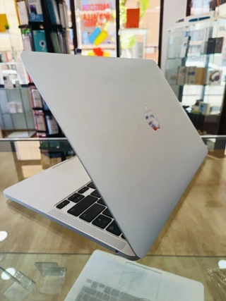 MacBook Pro 512GB 8GB RAM i5