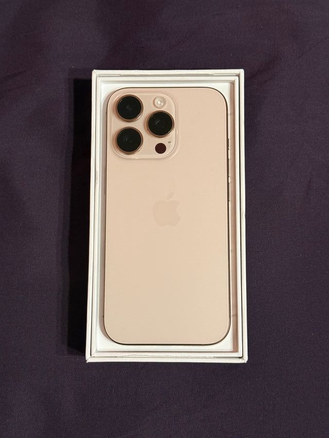 iPhone 16 Pro Oro