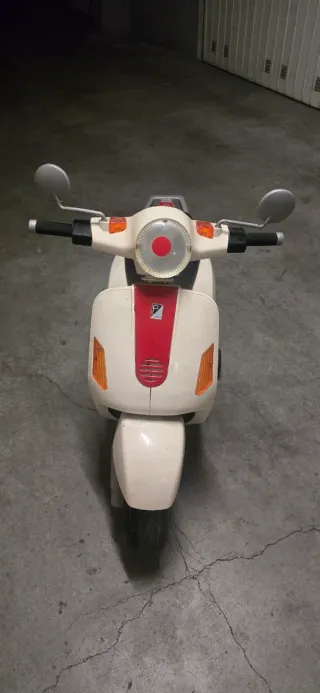 Moto Vespa Peg Perego 12V