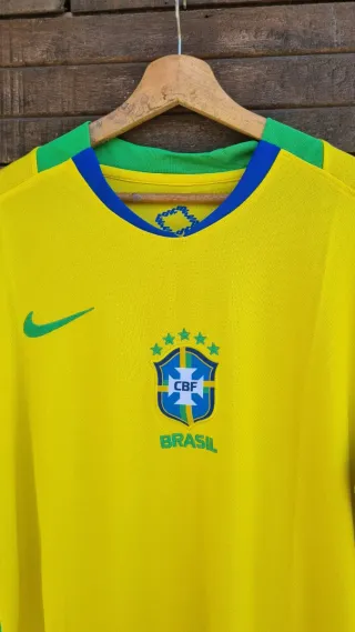 Camiseta Fútbol Brasil Nike Talla M es como L