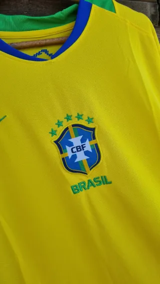Camiseta Fútbol Brasil Nike Talla M es como L