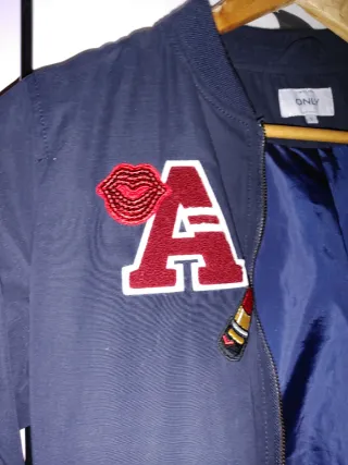 Cazadora bomber Only negra