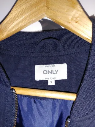 Cazadora bomber Only negra