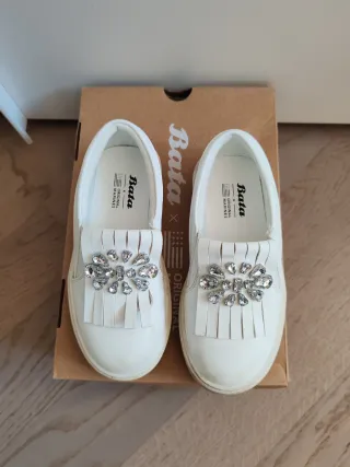 Scarpe Bata bianche con strass 29