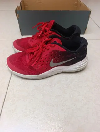 Zapatillas Nike Rojas y Negras