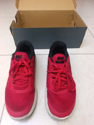 Zapatillas Nike Rojas y Negras