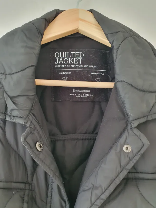 Parka negra acolchada