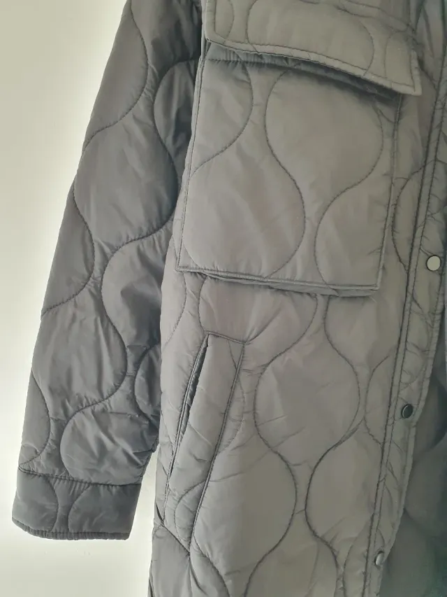 Parka negra acolchada