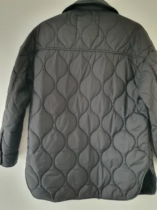 Parka negra acolchada