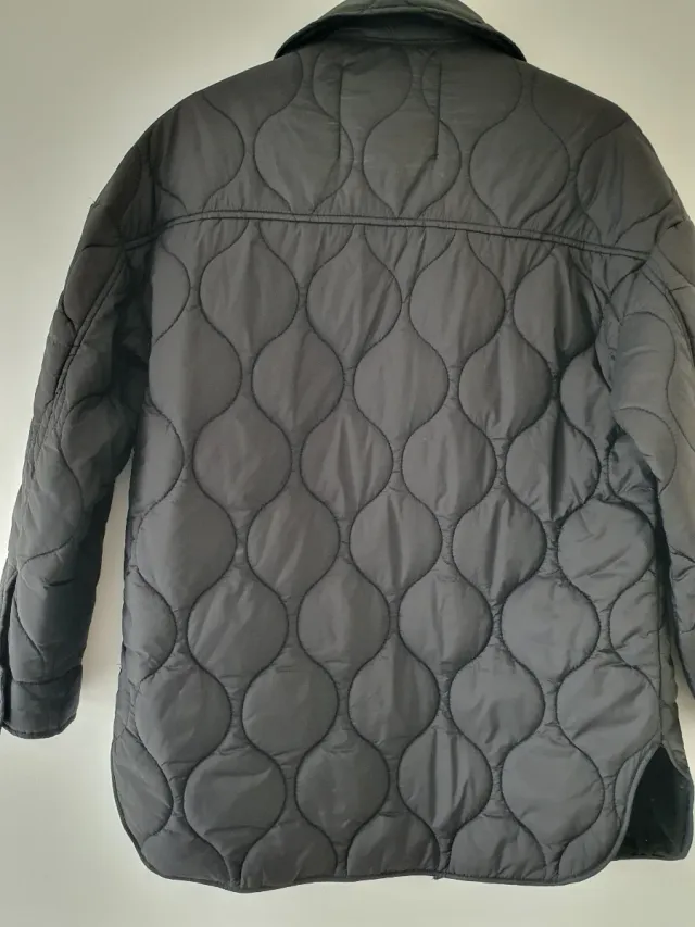 Parka negra acolchada