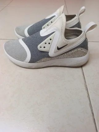 Zapatillas Nike Gris y Blanco