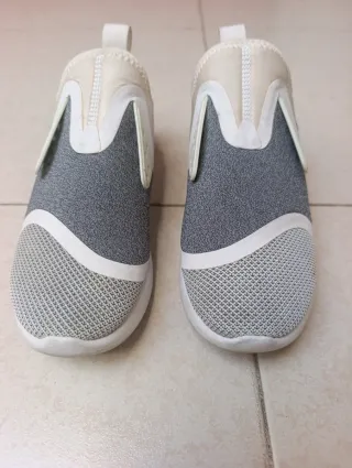 Zapatillas Nike Gris y Blanco