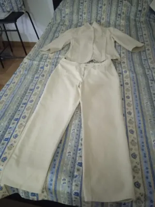 Conjunto de traje beige