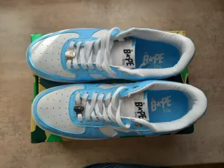 Scarpe BAPE azzurre e bianche