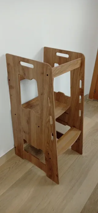 Torre di apprendimento Montessori in legno