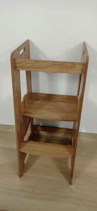 Torre di apprendimento Montessori in legno