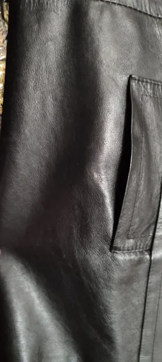 Cazadora de cuero mujer negra