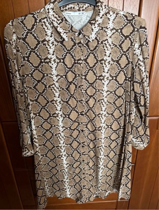 Vestido camisero Bershka estampado serpiente Talla