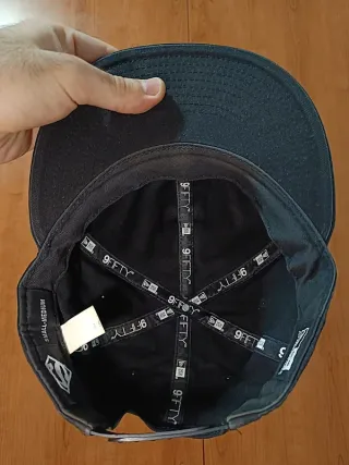 Gorra New Era Superman original broche strapback.