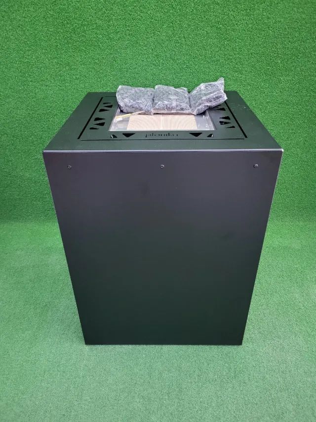 Chimenea Exterior y Mesa Decorativa Negra