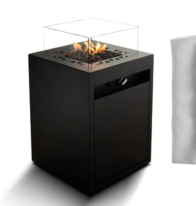 Chimenea Exterior y Mesa Decorativa Negra