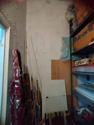 Trastero pie de calle  con estanterias en Gijón