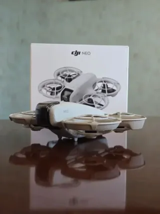 Dron DJI Neo