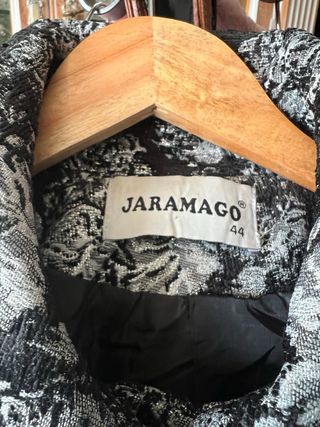 Abrigo de fiesta plateado y negro