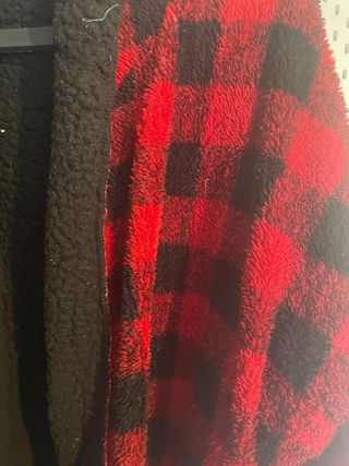 Abrigo cuadros peluche rojo y negro