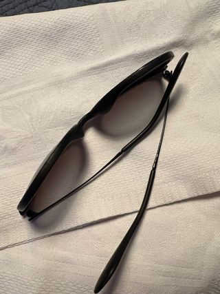 Occhiali da sole Ray-Ban neri e grigi
