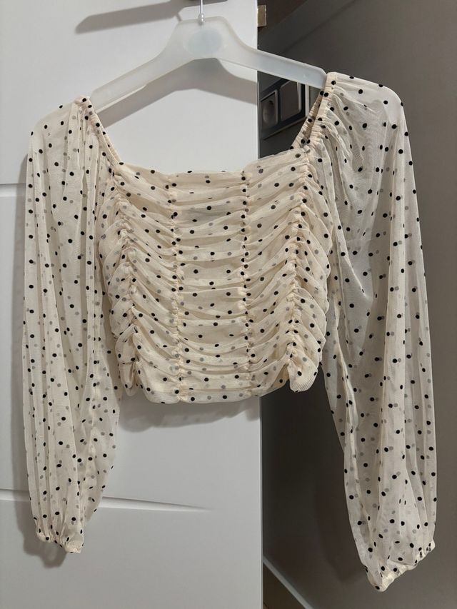 Blusa con mangas transparentes