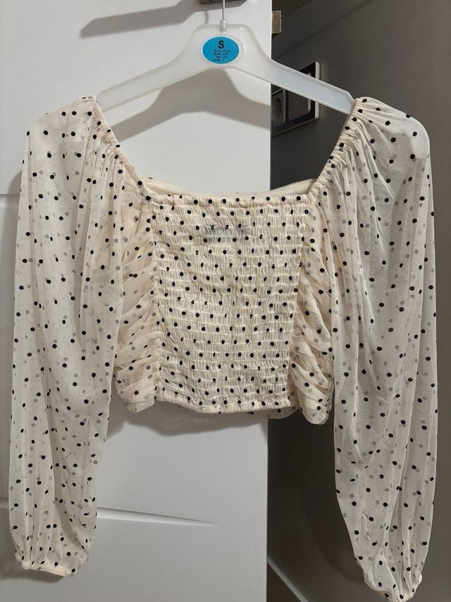 Blusa con mangas transparentes