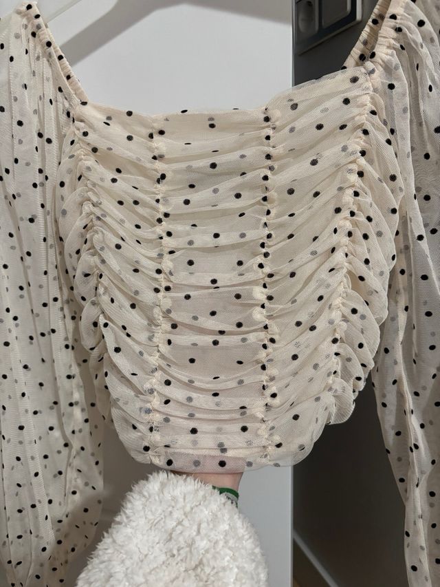 Blusa con mangas transparentes