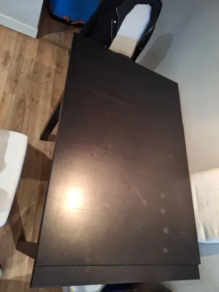 Tavolo da pranzo in legno scuro