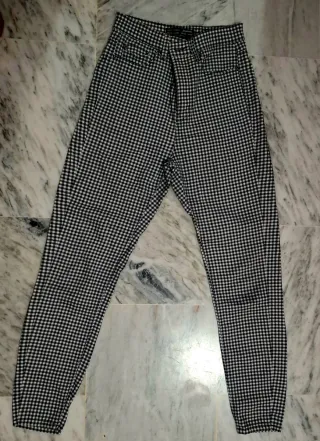 Pantalón cuadros Stradivarius Talla S