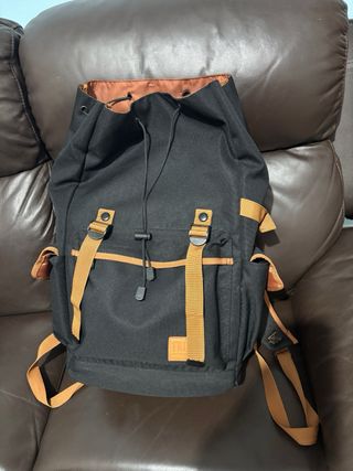 Mochila Tech Negra y Marrón TripIn