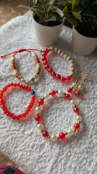 Conjunto Artesanal Rojo 4 Pulseras + pendientes
