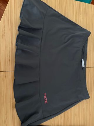 2 Faldas de pádel NOX y Joma. verde y negra