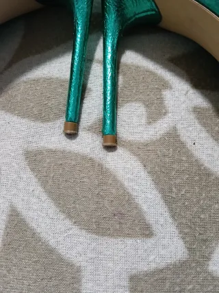 Tacones de salón, verde metalizado